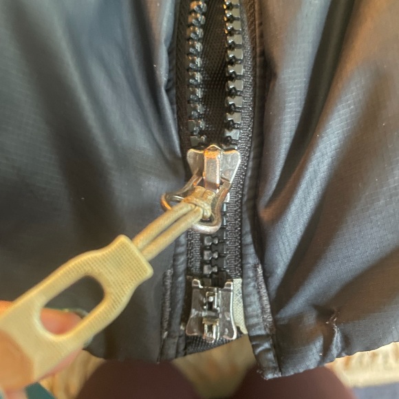 Mountain Hardwear Women’s Medium Mid length Puffer - Picture 5 of 8